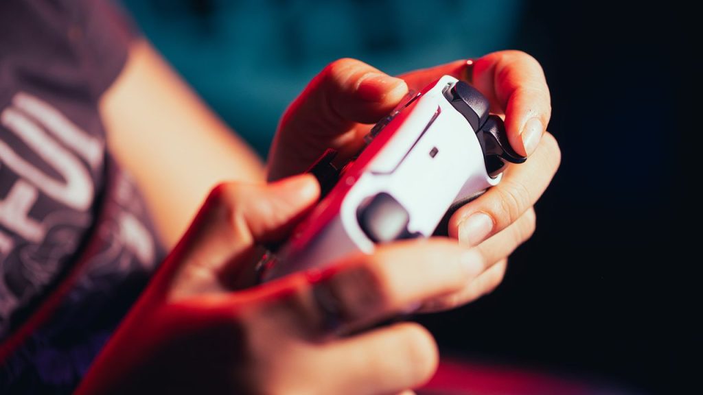 sony yeni playstation kontrolcusu ile cigir acabilir MDpxRg7v